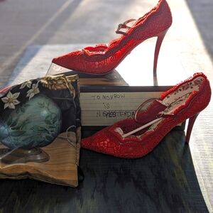 Gucci Lace Pizzo Venice Pumps 42 in Hibiscus Red